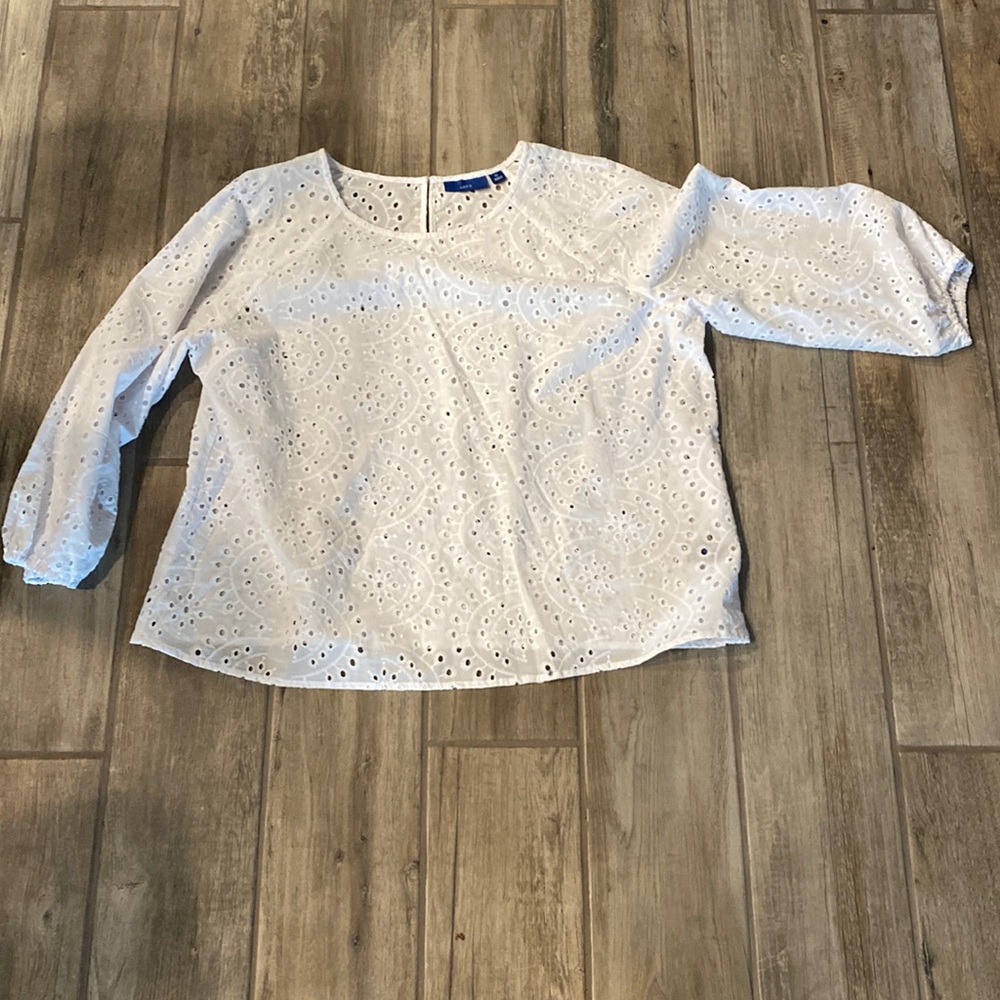 White Apt 9 shirt